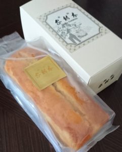 銀座木村屋総本店　栗のパウンドケーキとパッケージの写真